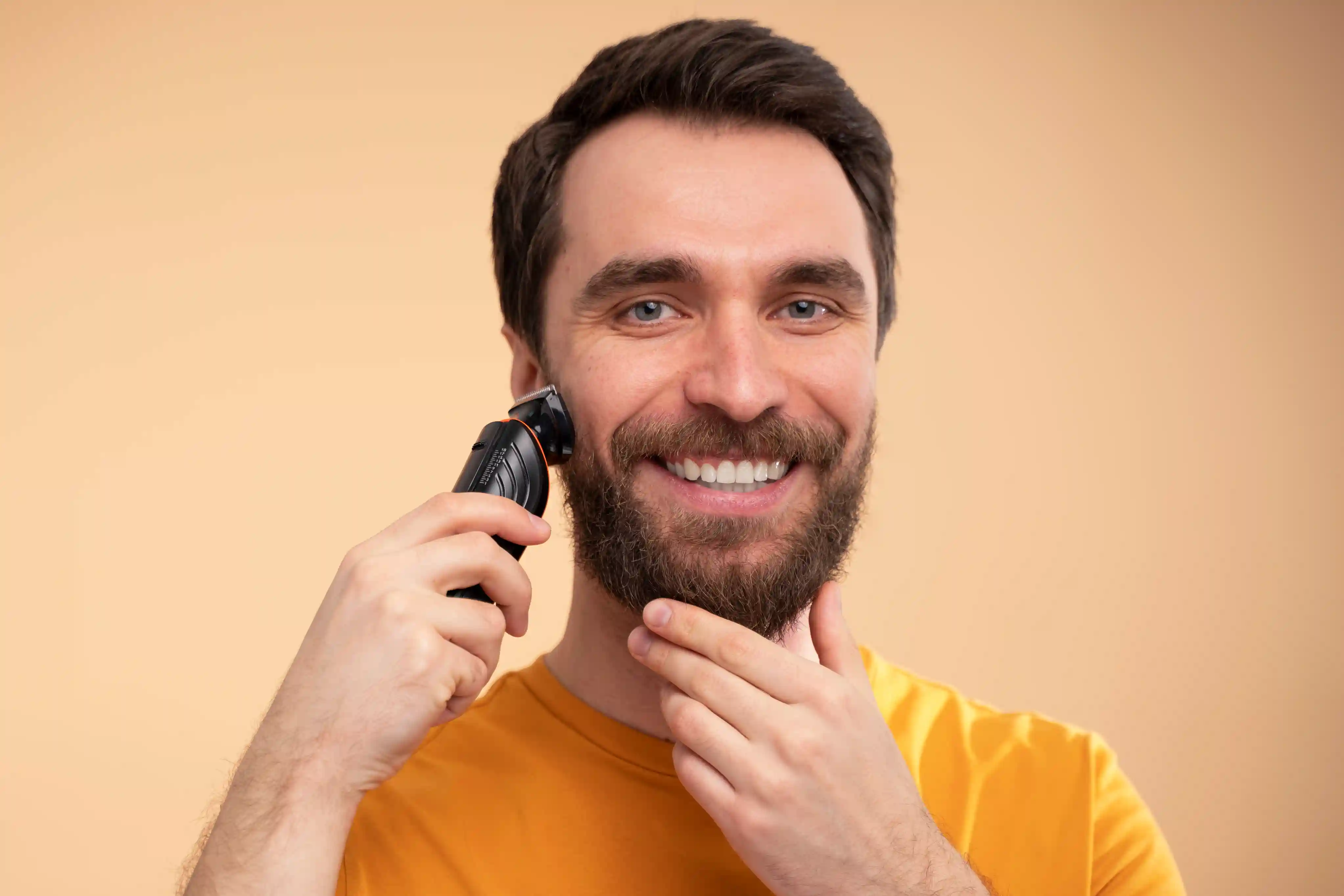 Client satisfait avec son trimmer